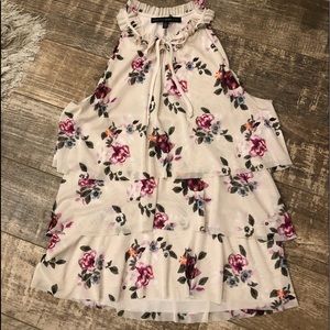 EUC Sz.M WHBM lined flouncy tiered top Ruffle detail neck with keyhole & ties.